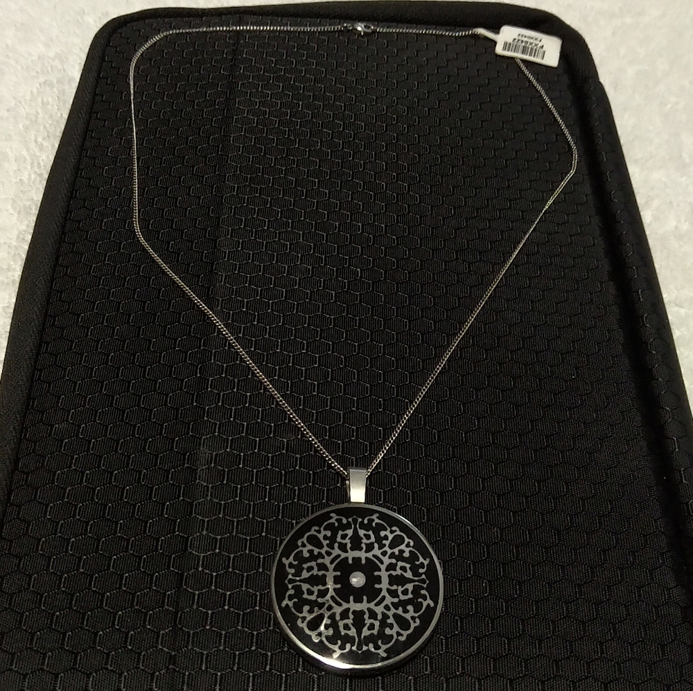 BRAND NEW Silver and Black Filigree Round Pendant Necklace